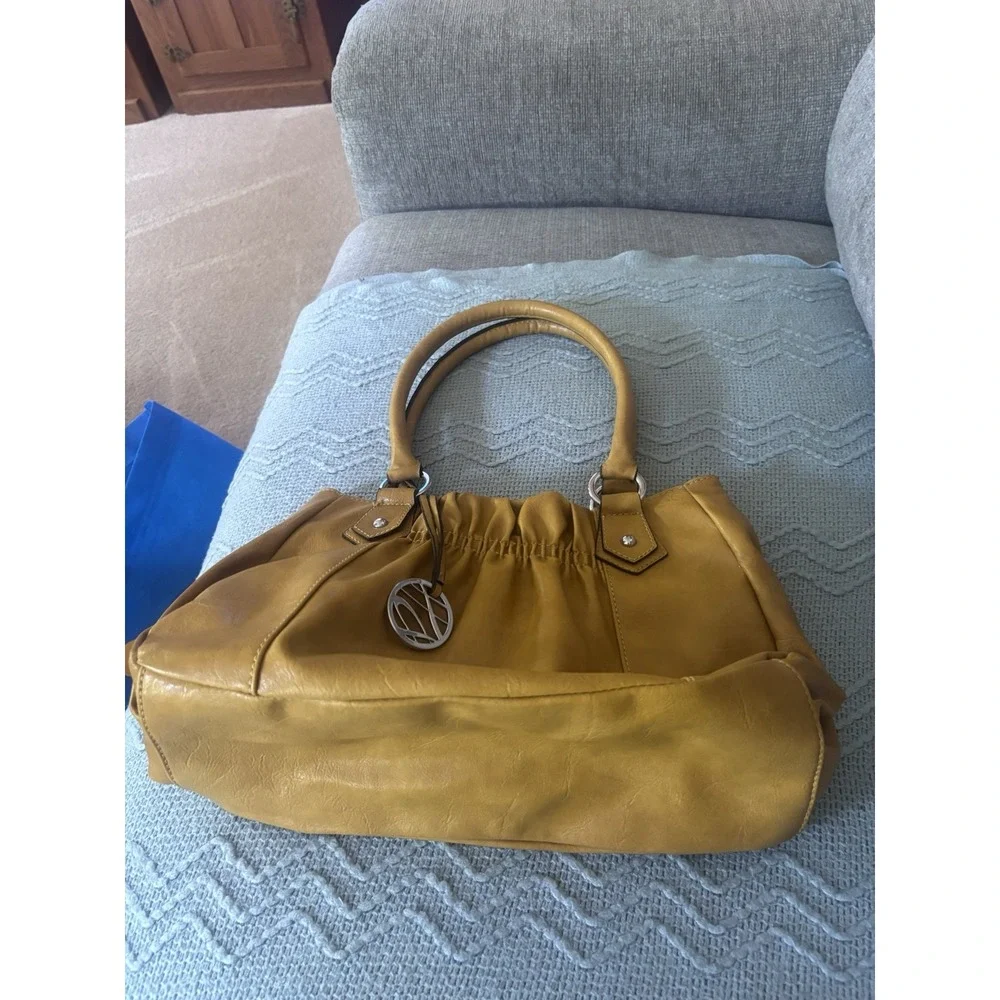 B MAKOWSKY  Hobo Shoulder Bag Tote Mustard Leather Slouchy Casual Chic Alice Bag